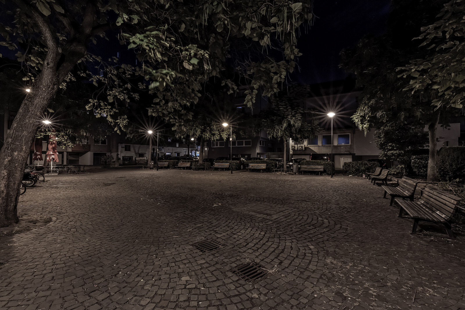 Karl-Berbuer-Platz, aufgenommen aus Richtung Ulrichgasse, Blick Richtung Severinsstraße