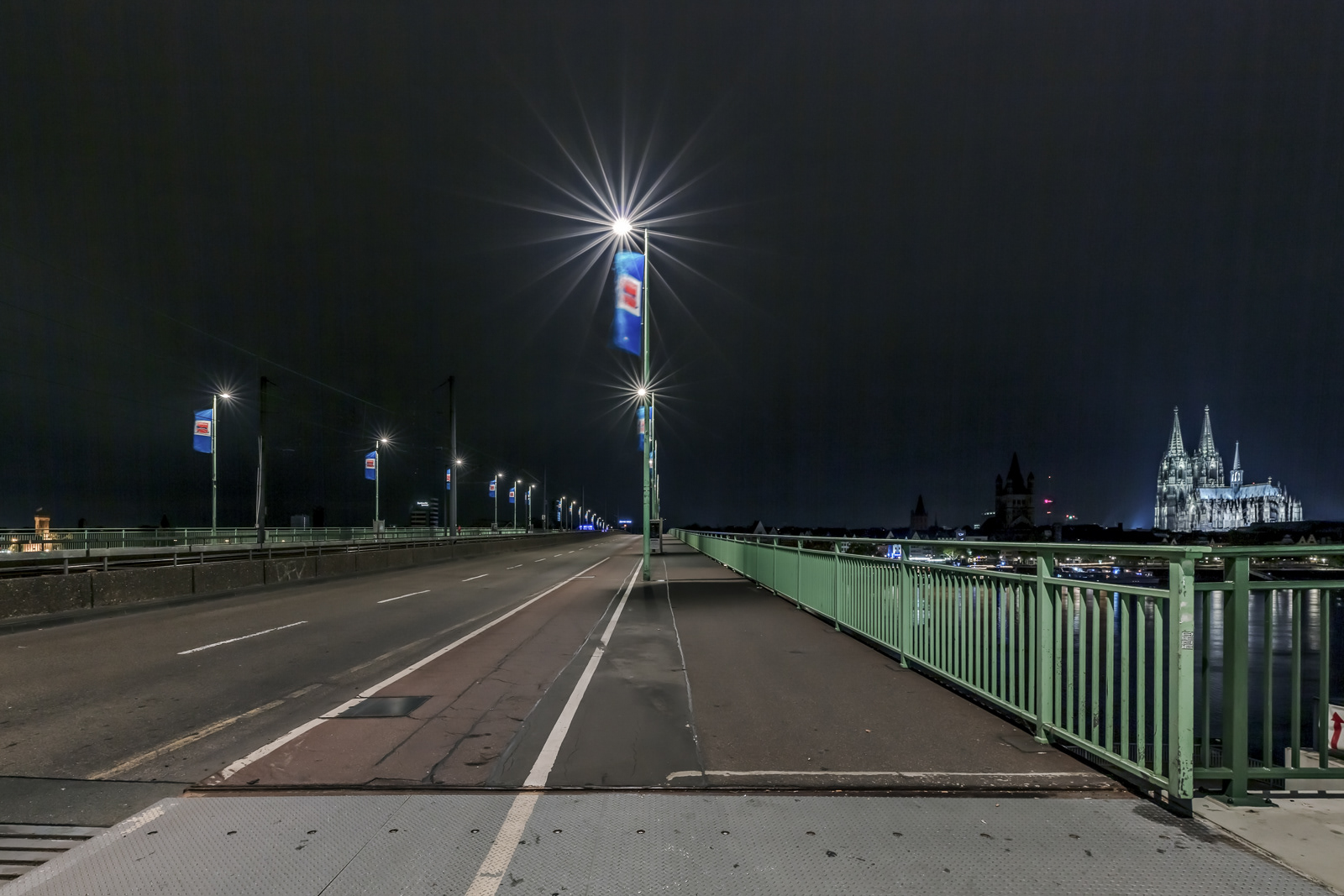 Deutzer Brücke, aufgenommen Höhe Kennedyplatz, Blick Richtung Innenstadt