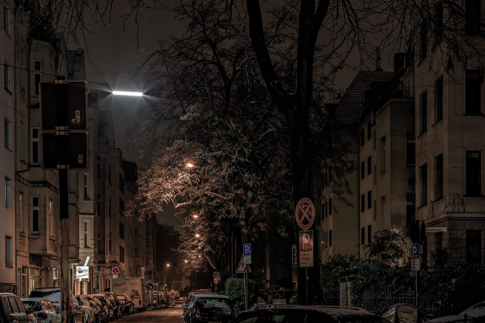 Blumenthalstraße, aufgenommen Ecke Riehler Platz, Blick Richtung Kirche St. Agnes