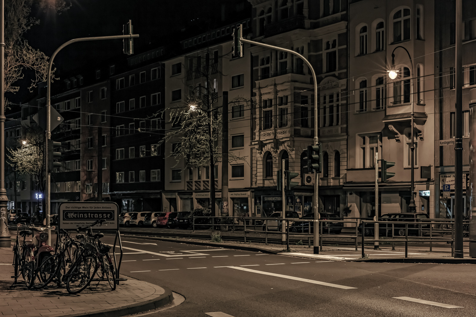 Karolingerring, aufgenommen Ecke Brunostraße, Blick Richtung Chlodwigplatz