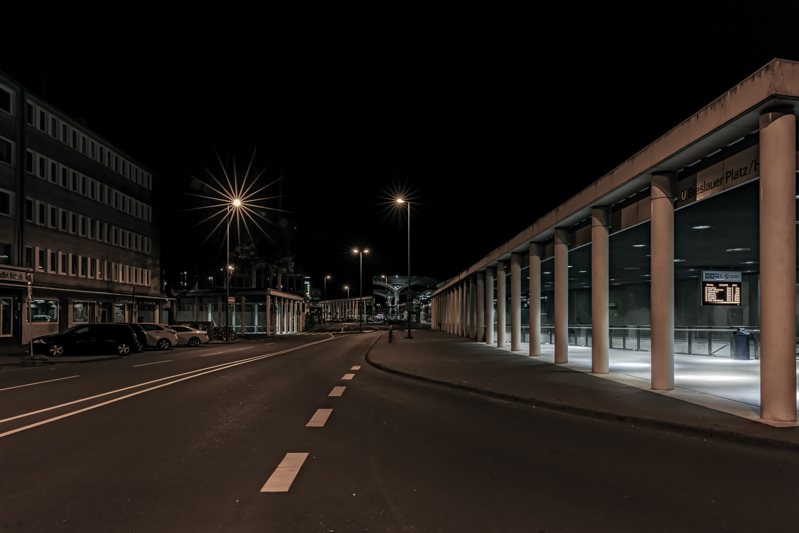 Breslauer Platz, aufgenommen aus Richtung Turiner Straße, Blick Richtung Konrad-Adenauer-Ufer