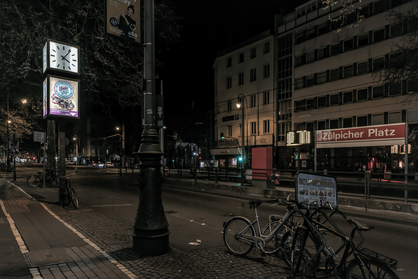 Zülpicher Platz, aufgenommen Höhe Straßenbahn Station Zülpicher Platz, Blick Richtung Barbarossaplatz