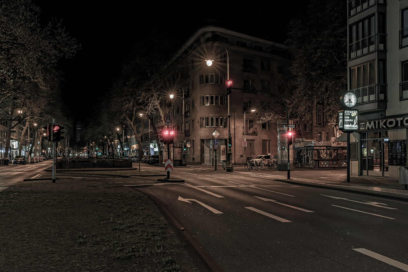 Hohenstaufenring, aufgenommen Ecke Mozart Straße, Blick Richtung Zülpicher Platz