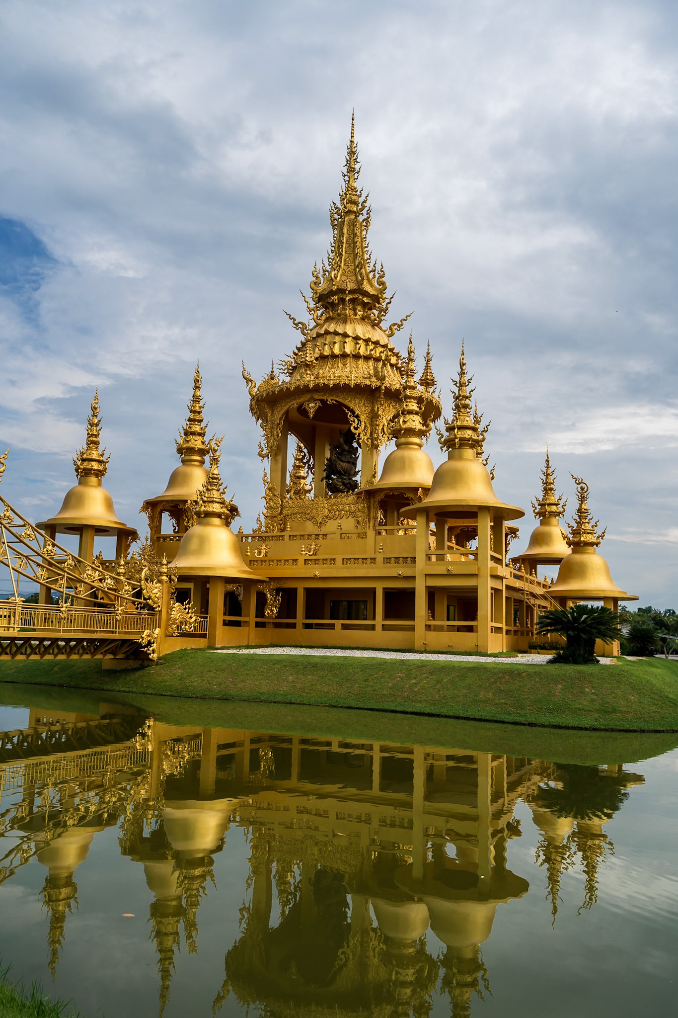 Templo Dourado em Chiang Rai, Tailândia