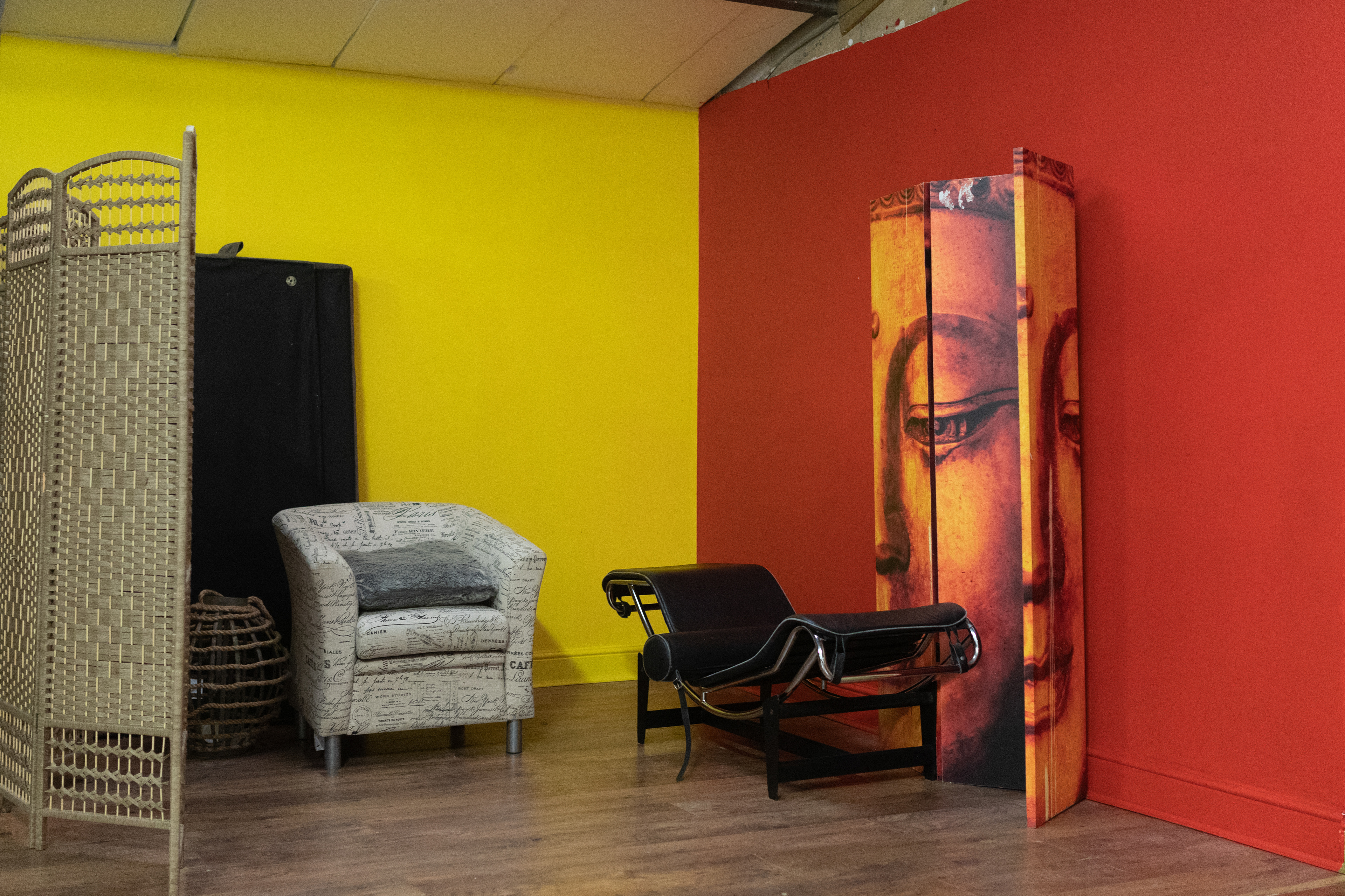 Red & Yellow Wall & Props