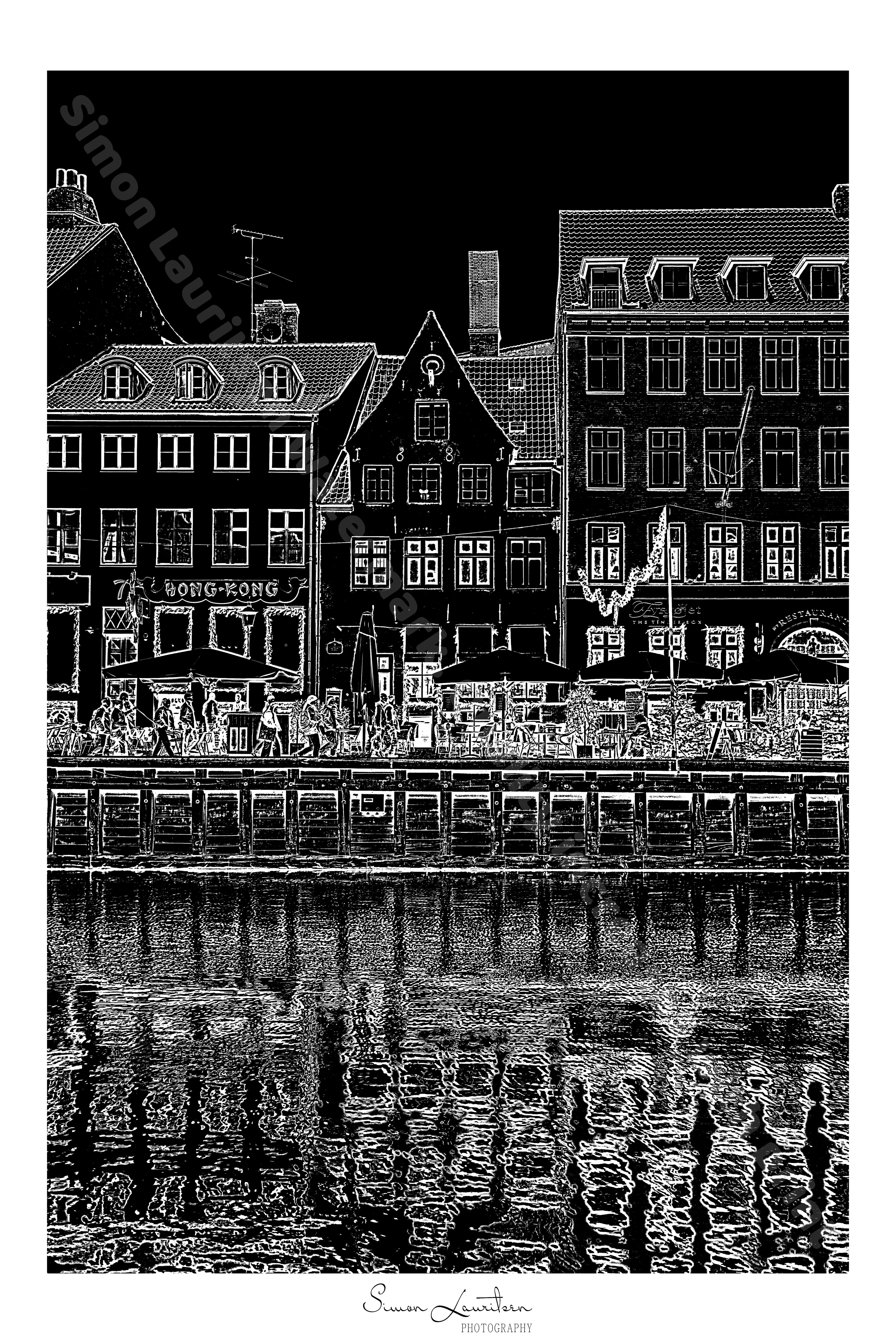BE-5 : The houses on "Nyhavn" are so cute and so diverse from the others ! You can take a walk up the street or sit down to enjoy a drink or meal at any building !