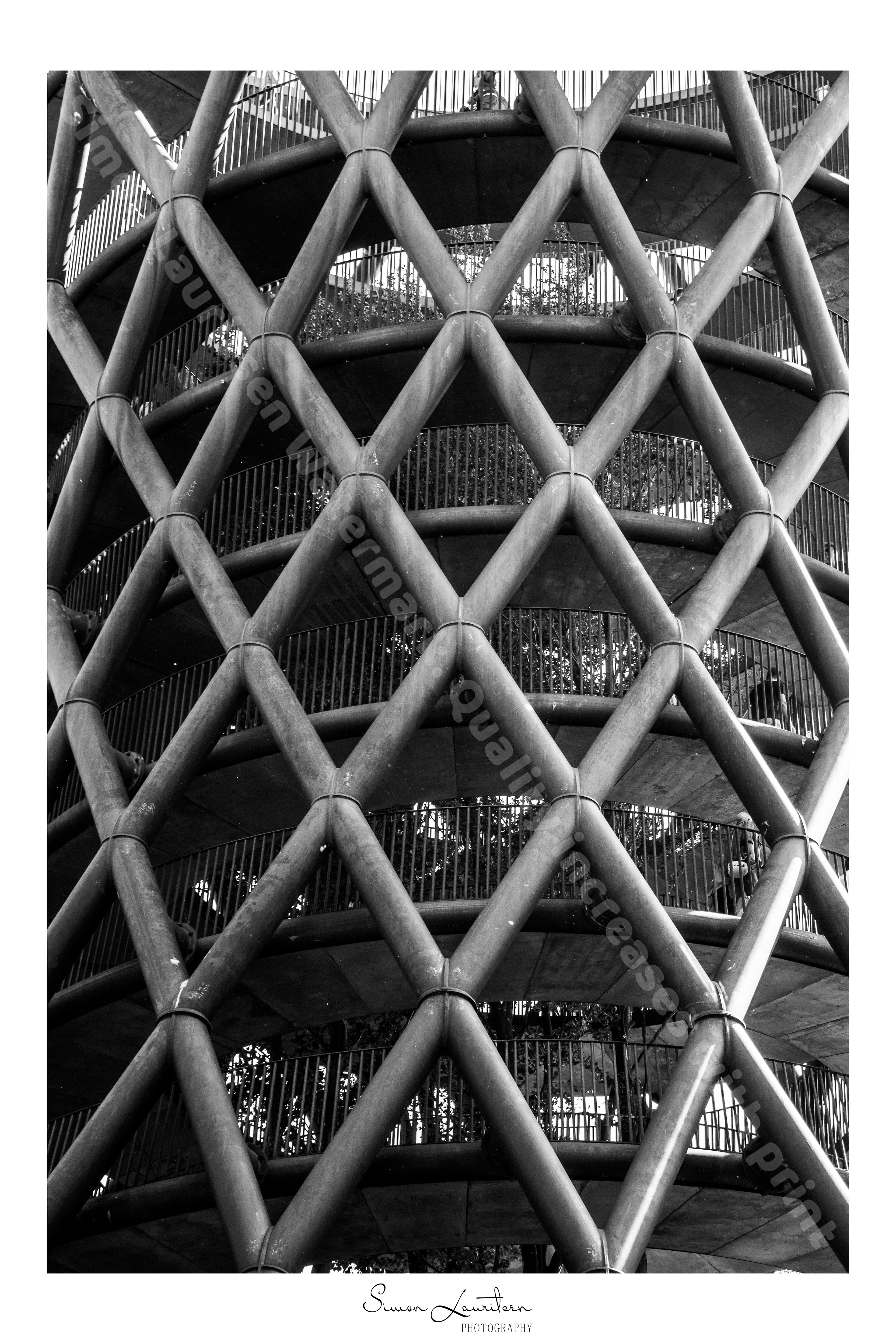 B-5: Close up of the tower, with these amazing crossing pipes !!