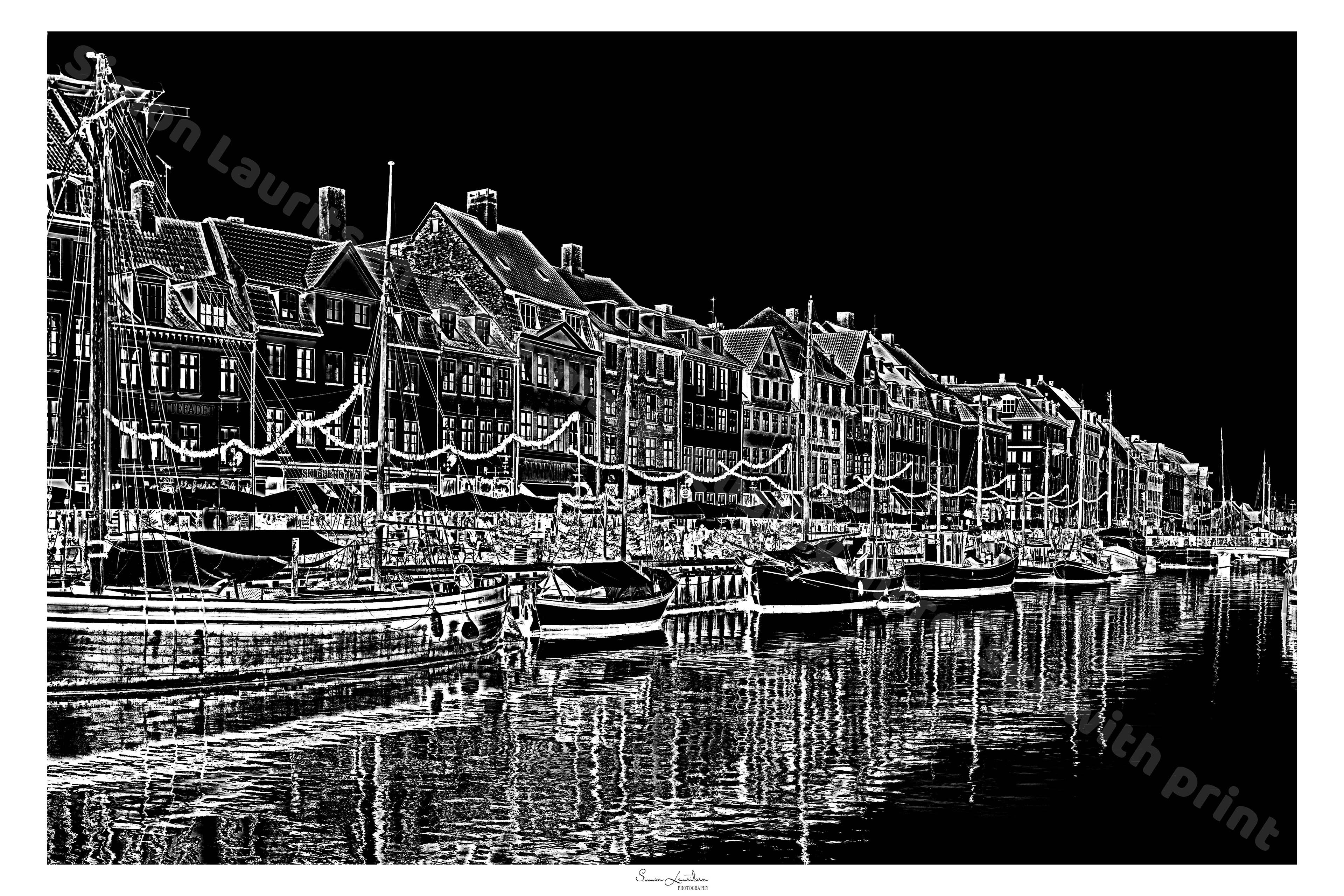 BE-2 : This is from a location In copenhagen called "Nyhavn" Which were the picture that gave me the inspiration to this kind of look !!