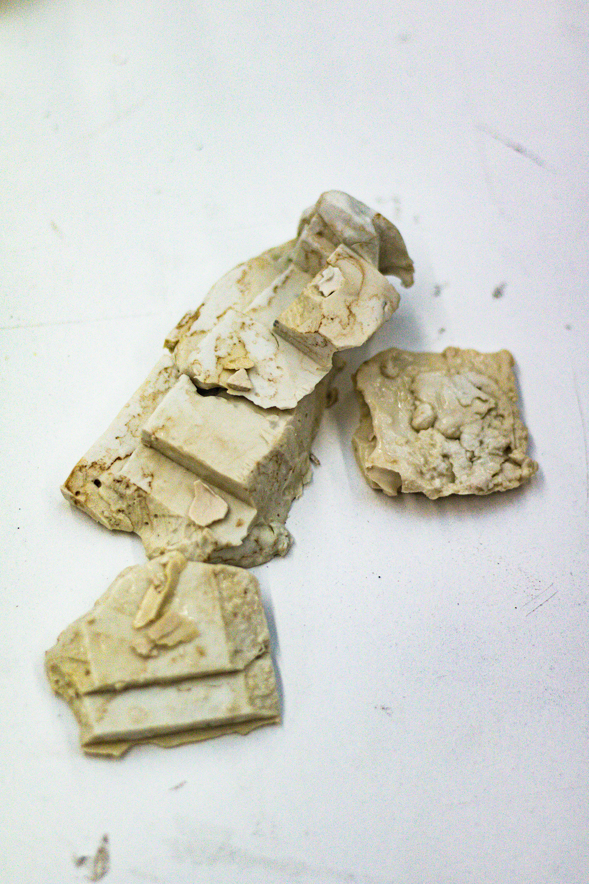 Spectral Making 01_ Erosion through Chemicals on Alginate.