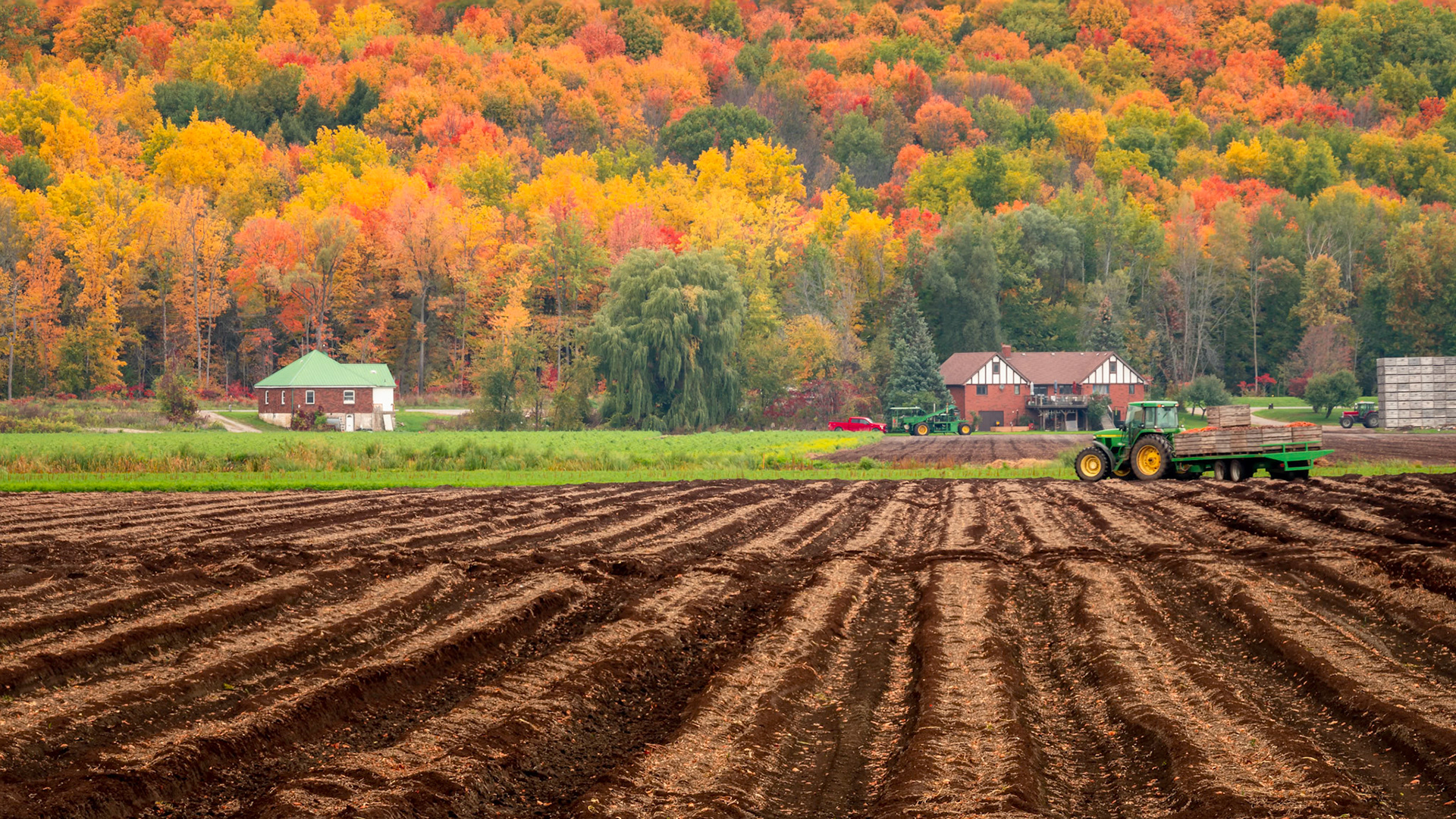 Camera : Nikon D850, Lens : Nikkor 80-400 mm @ 240 mm, Exposure : 0.6 sec at f/16, ISO 64, Location :  Innisfil, Ontario, Capture Date : Oct 12, 2020.