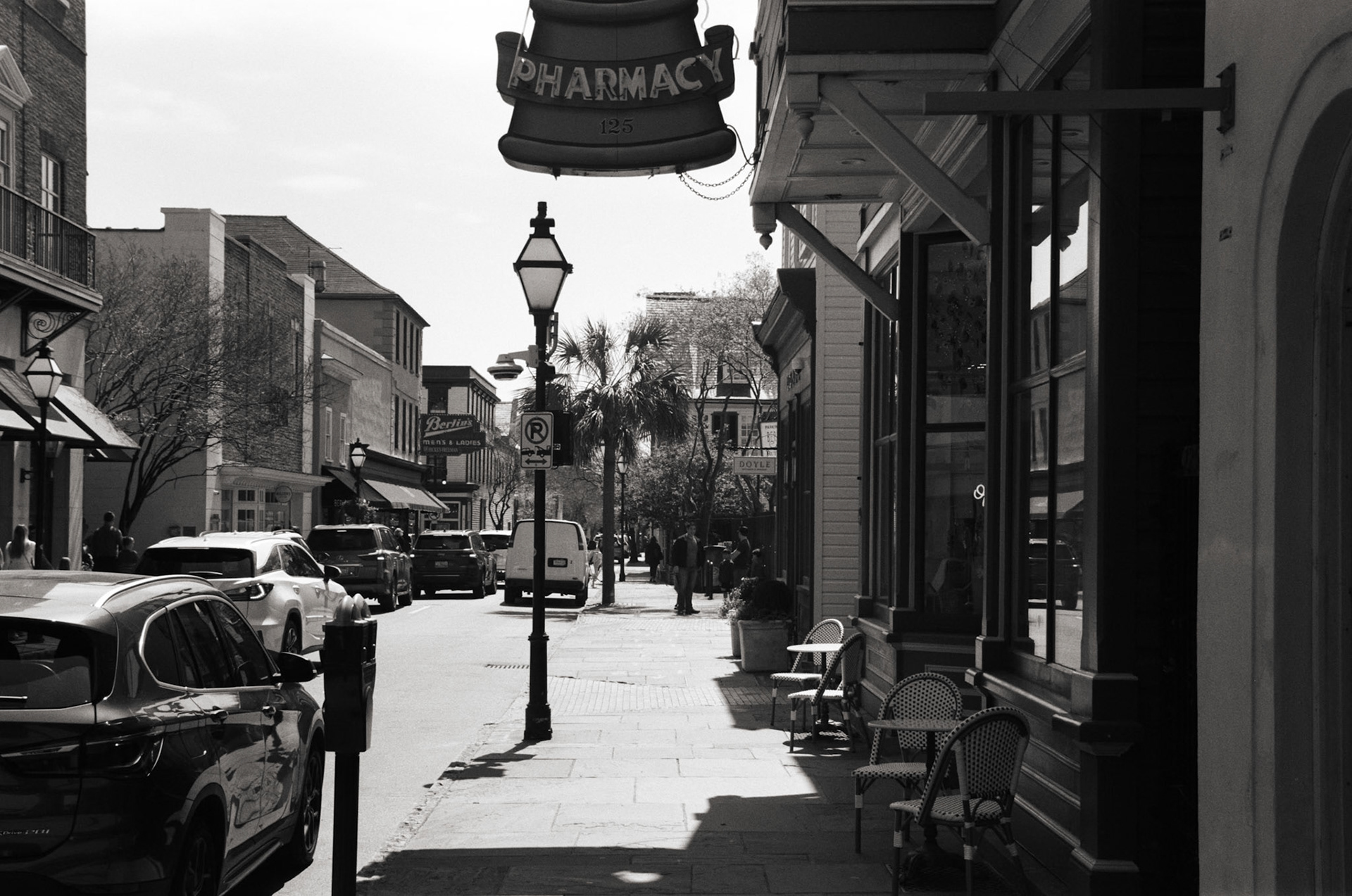 Still on King St, looking toward harbor again. Doyle is the next building.