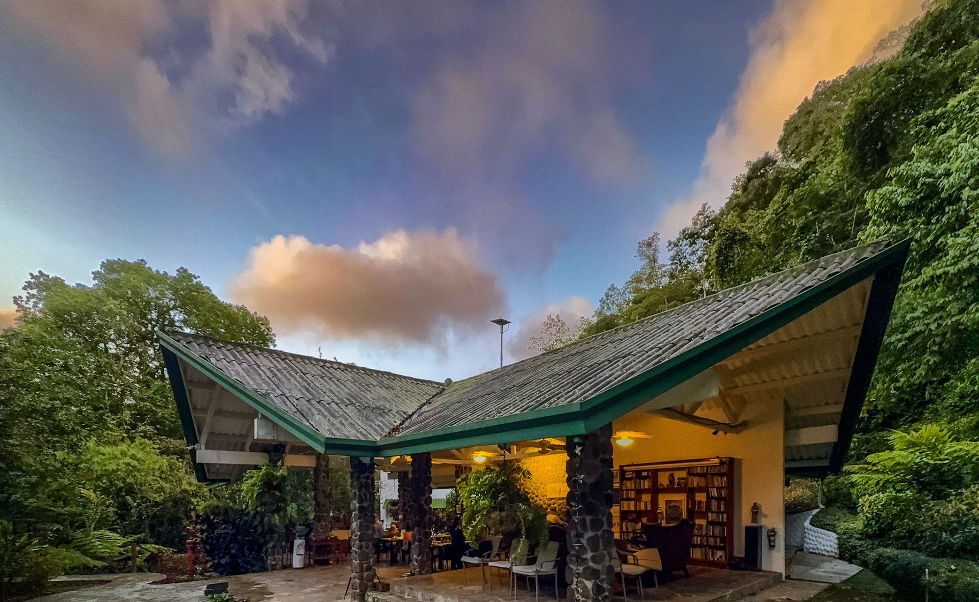 Canopy. Lodge Dining/Social Setting