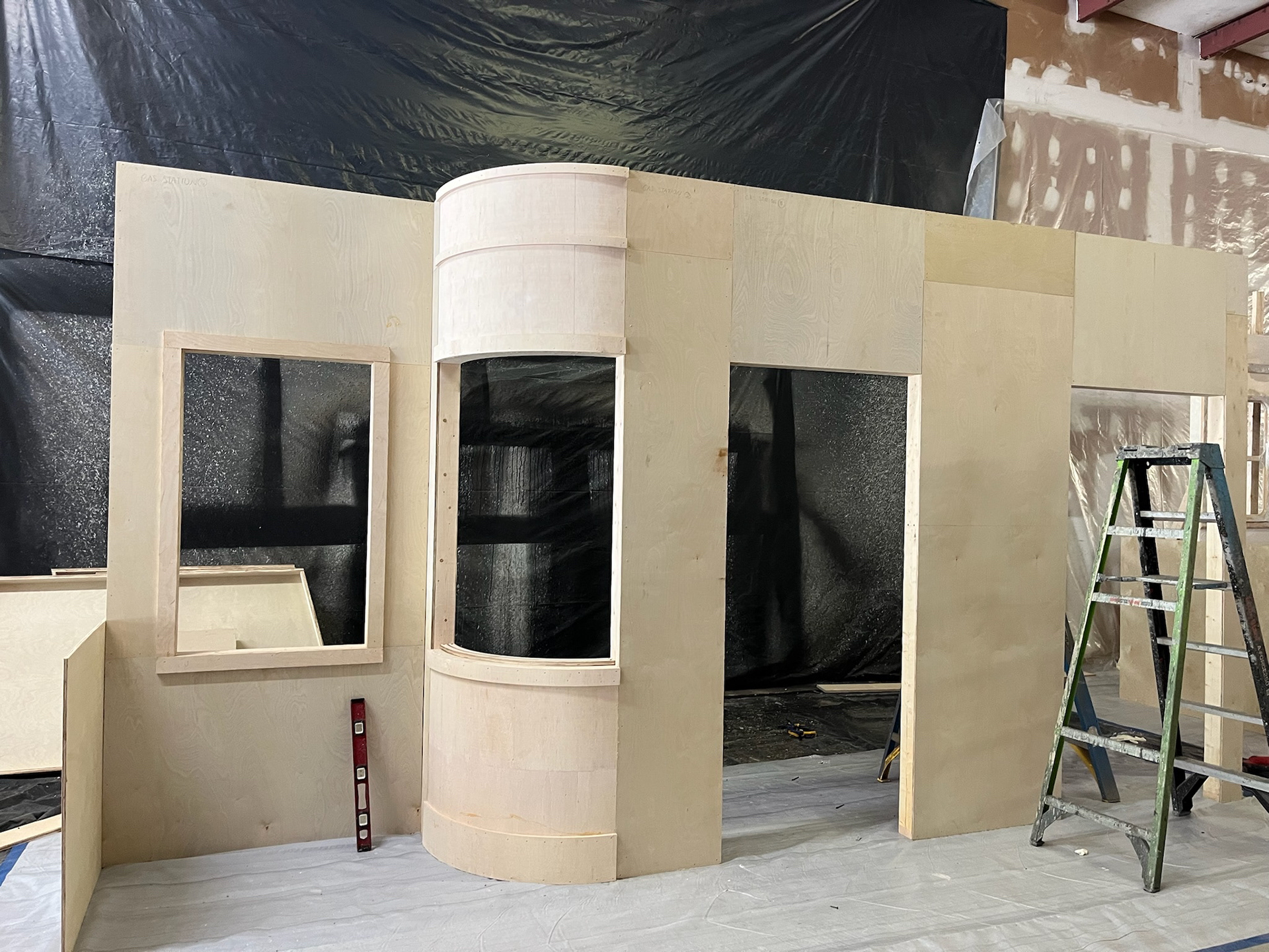 Gas Station Set Unpainted