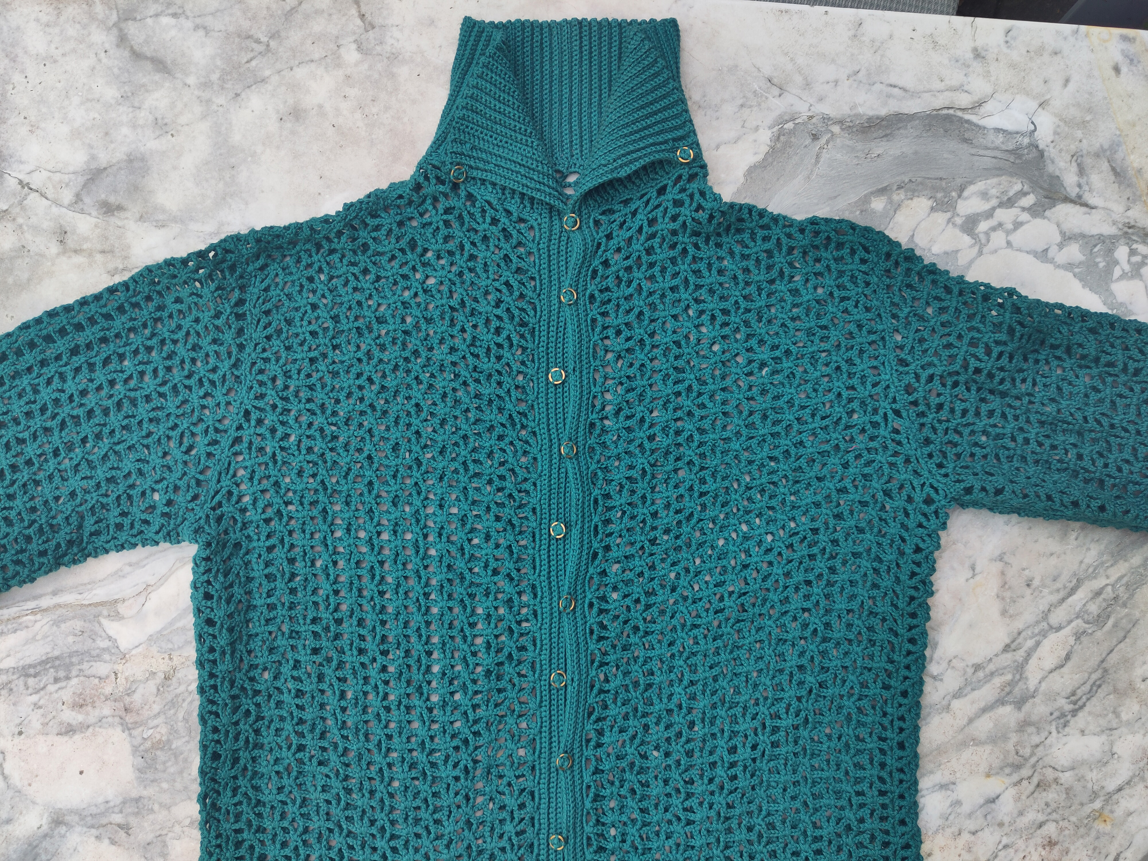 A crocheted collar shirt