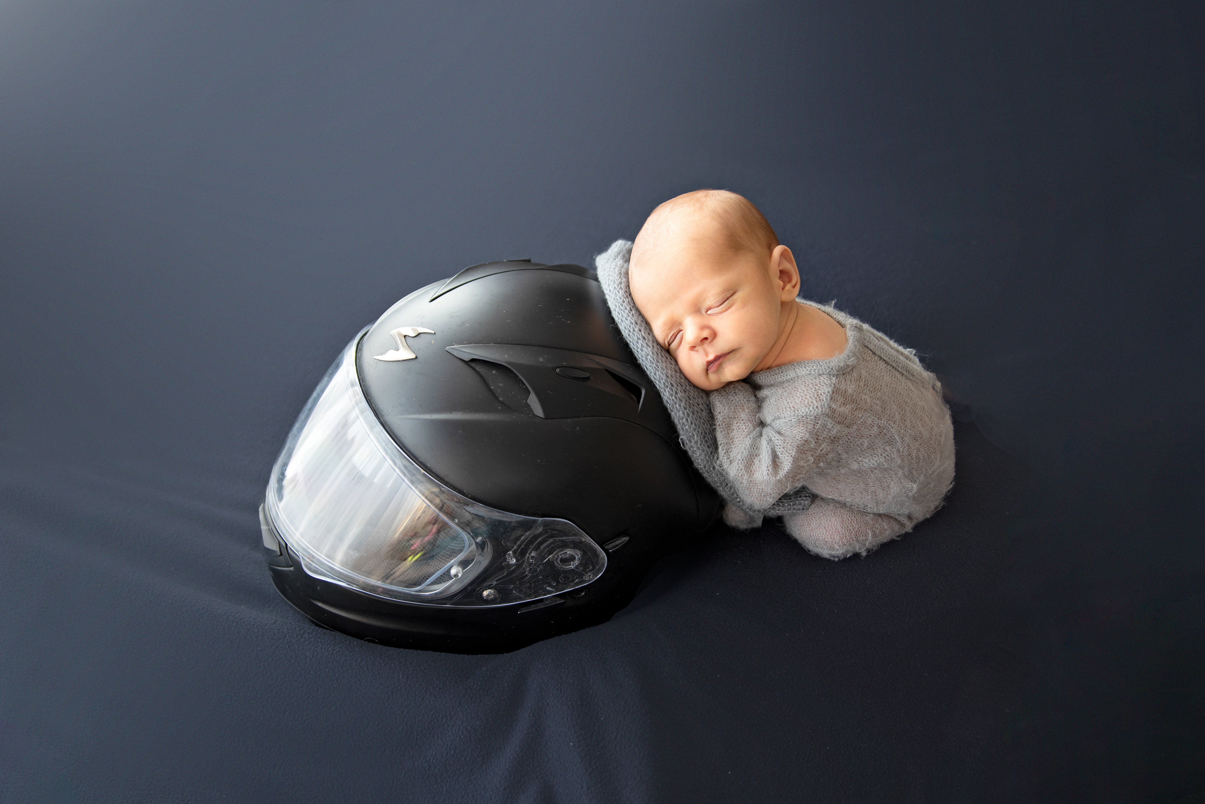 beebi toetub motoratta kiivrile