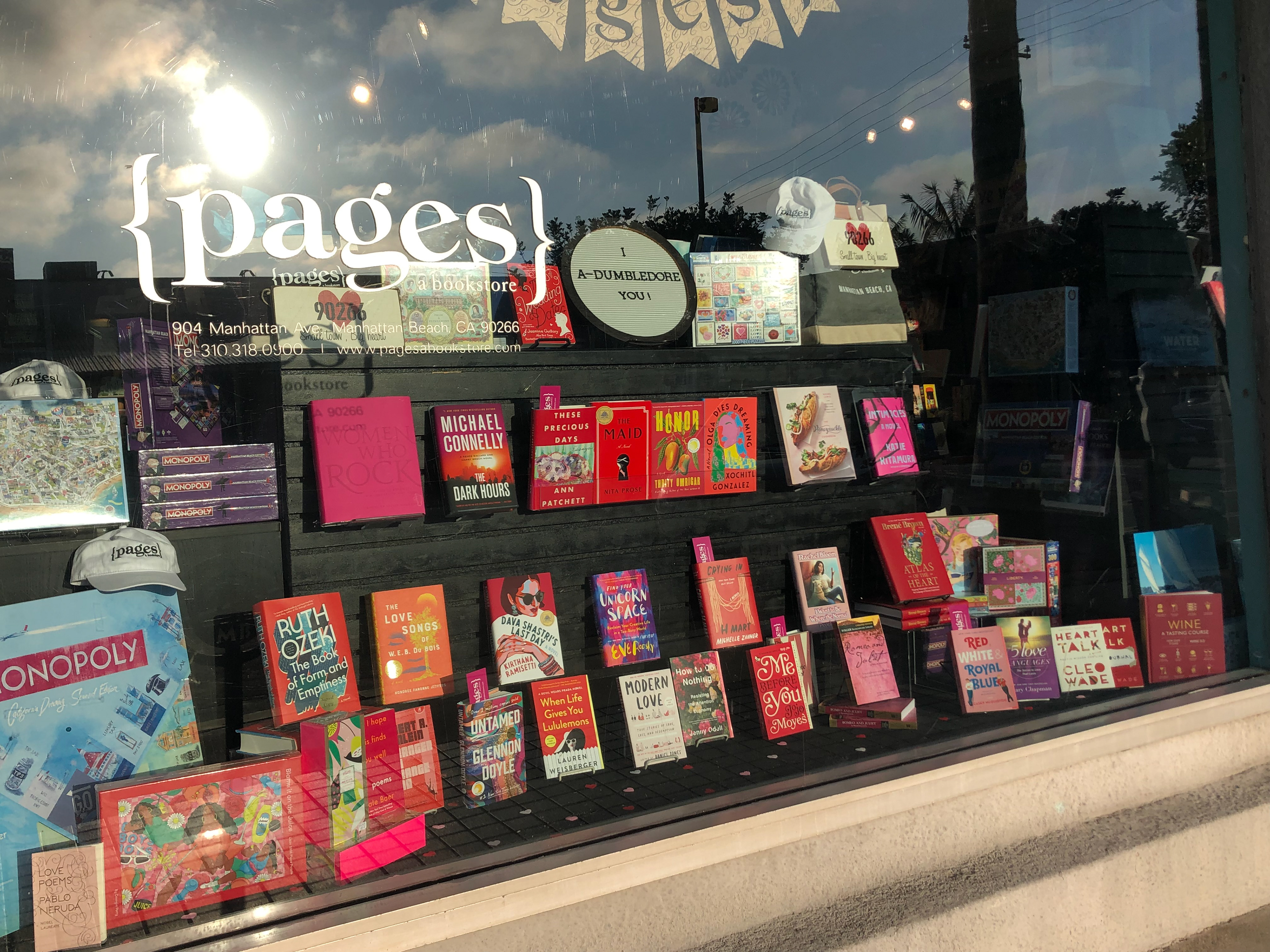 window display for Valentine's Day