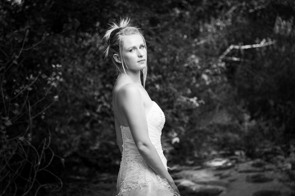 La mariée pose en pleine nature du Bugey