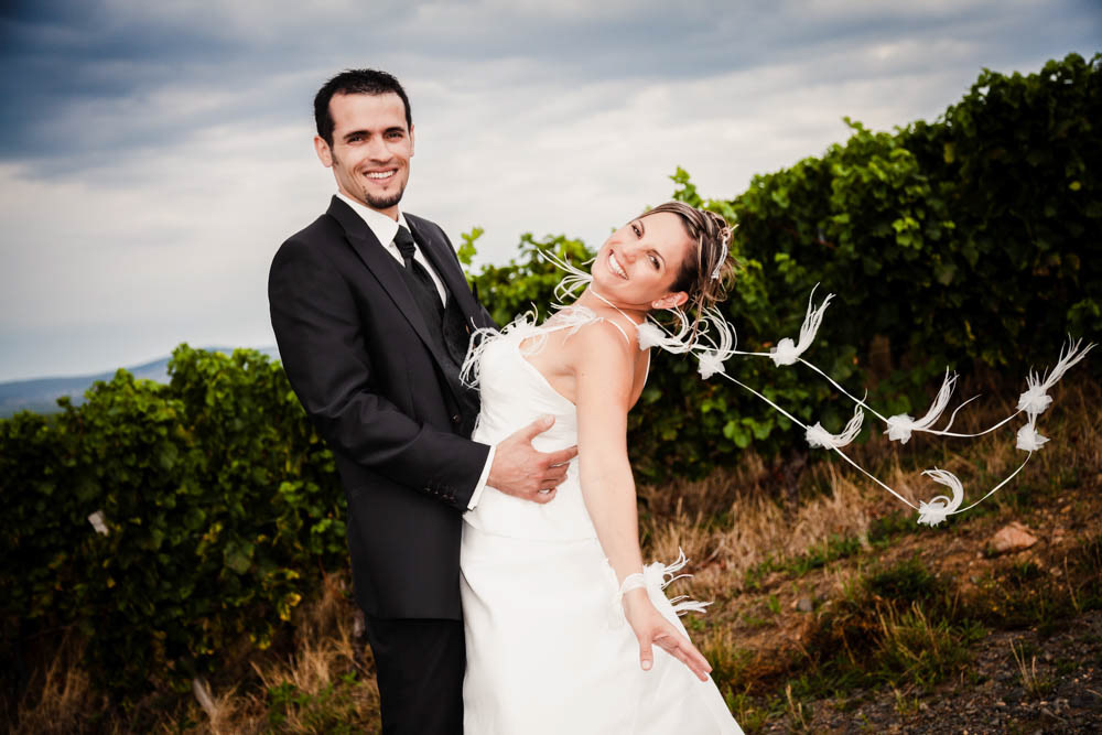 photo de couple des Mariés dans les vignobles Maconnais 