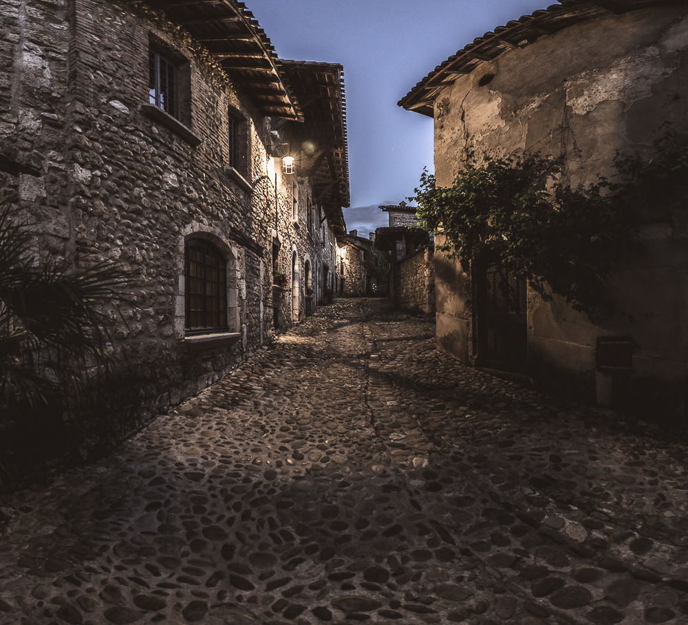 photo rue de Pérouges