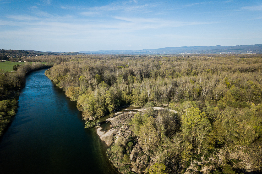photo en vue aérienne de la rivière d'Ain
