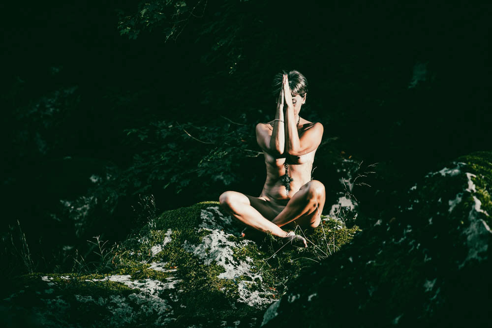 photo nu zen à la rivière