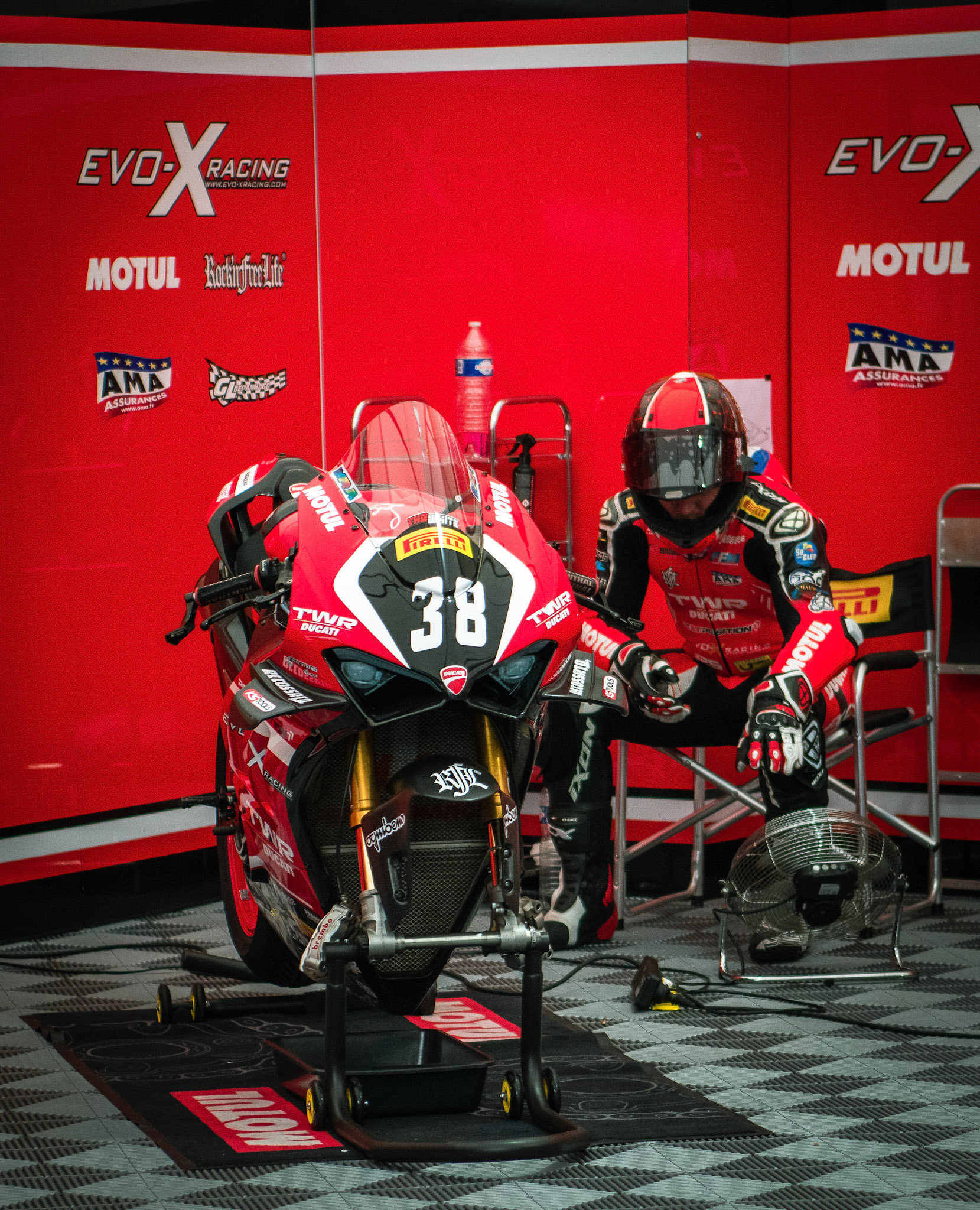 Moto World Superbike with MOTUL, Team Ducati