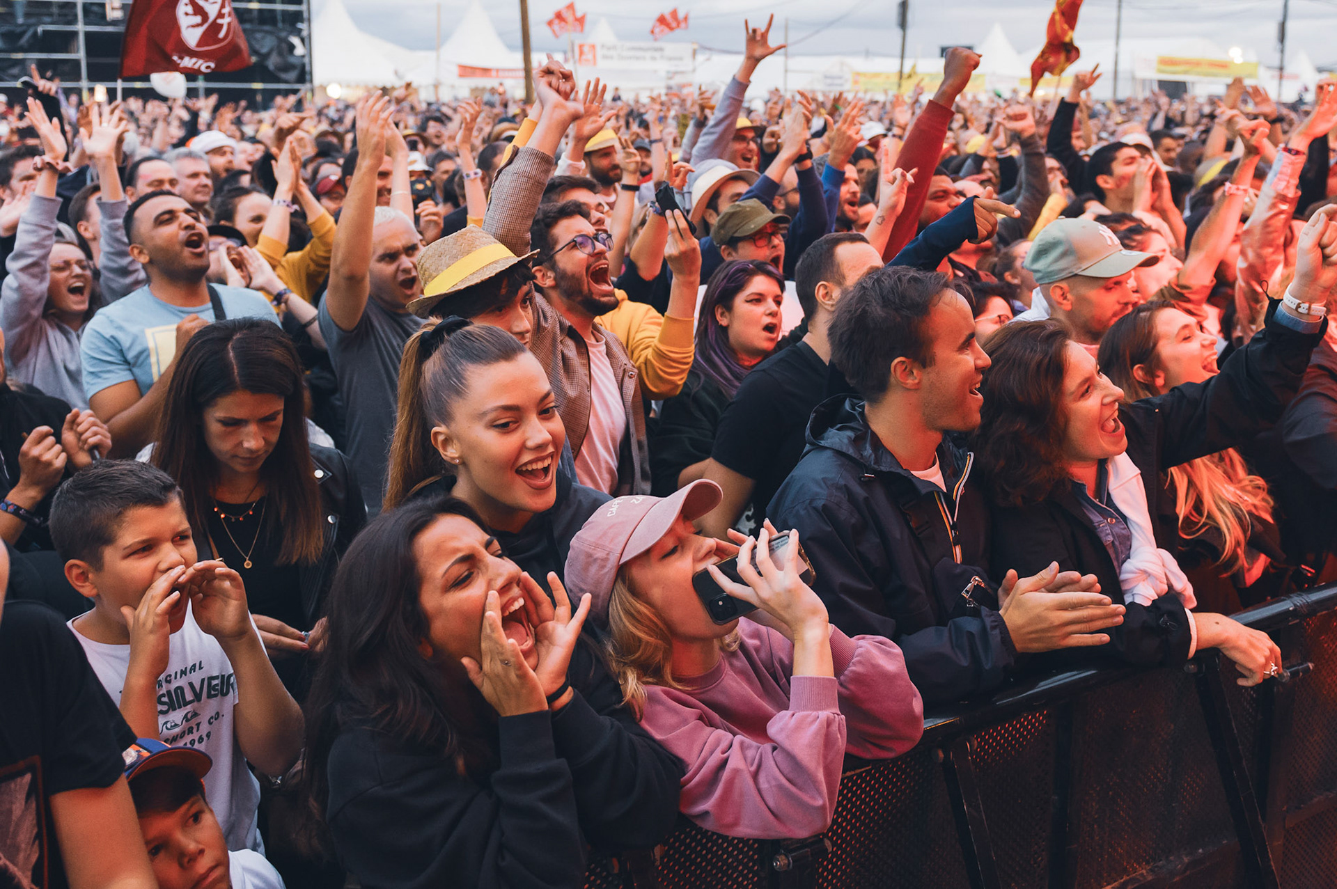 Public, illustration