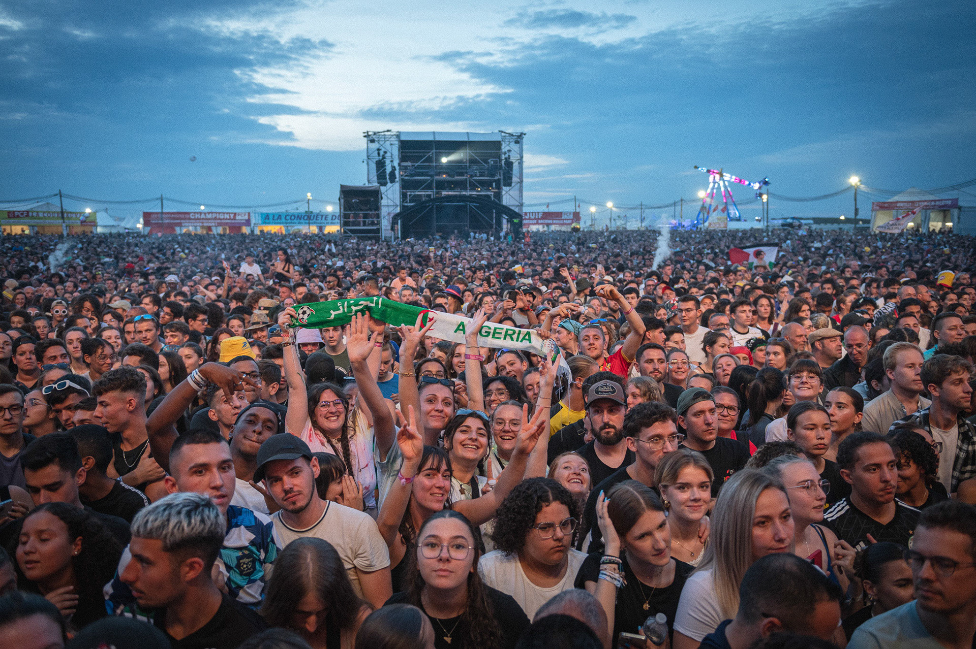 Public, Illustration