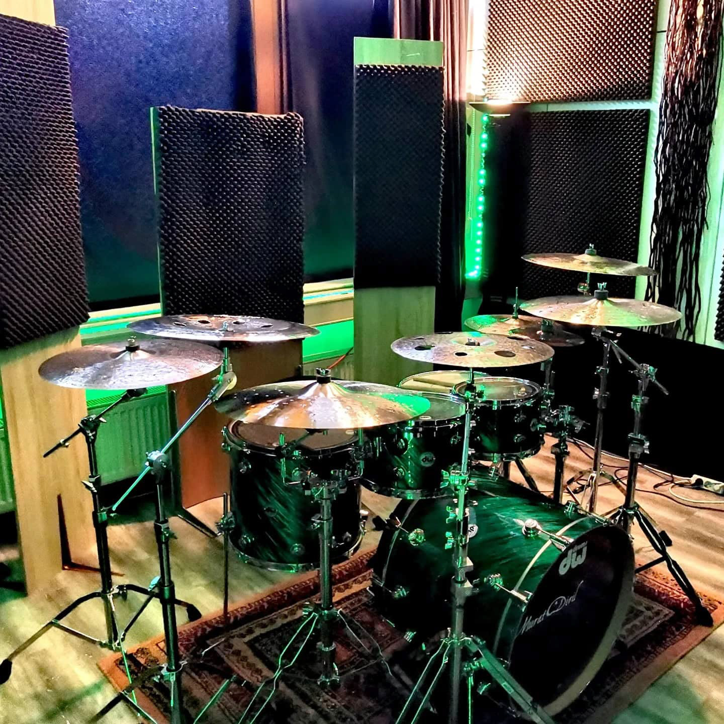 Vor dem Drumrecording mit Jasper Stephens. (April 2022)