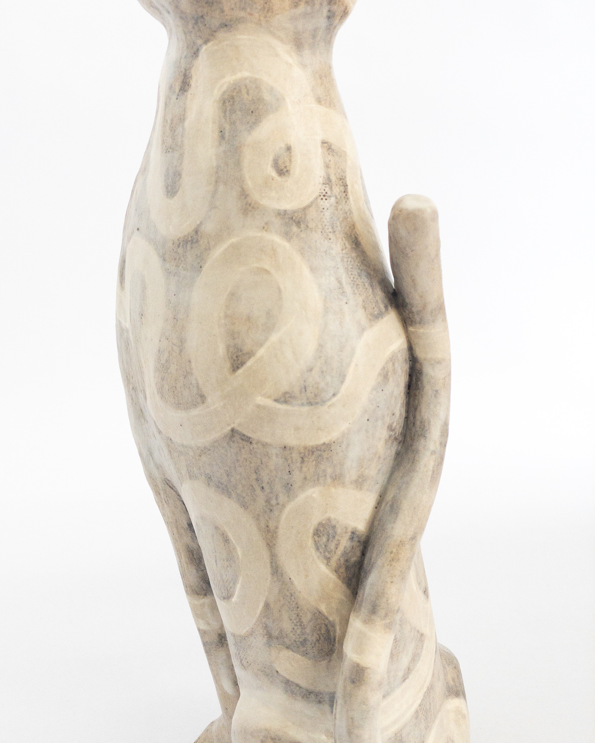 Cat sculpture with wiggly surface decoration in glazed ceramic