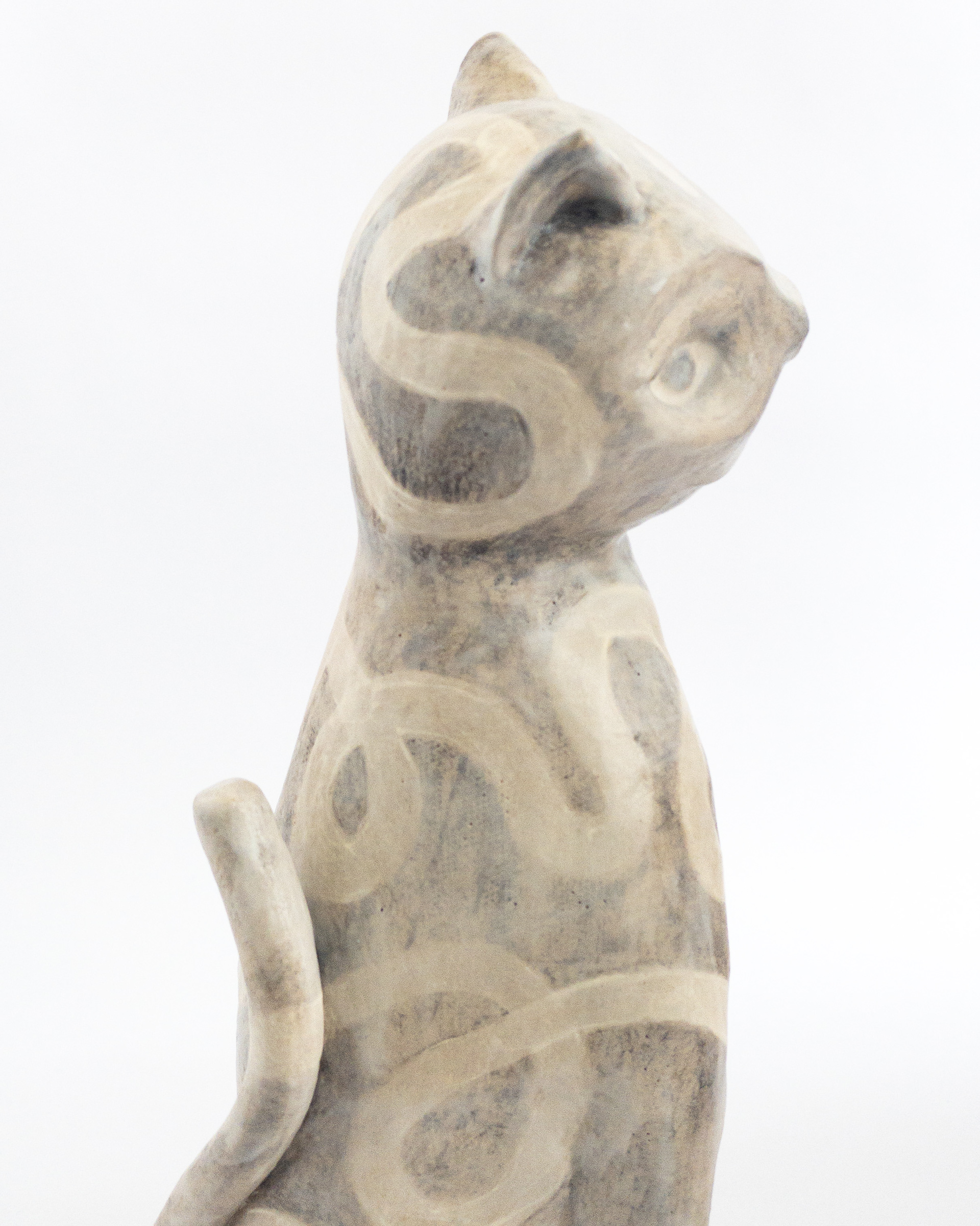 Cat sculpture with wiggly surface decoration in glazed ceramic
