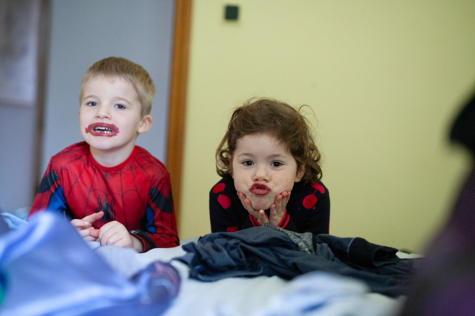 Je crois qu'il s'agit du rouge à lèvre de Véronique..