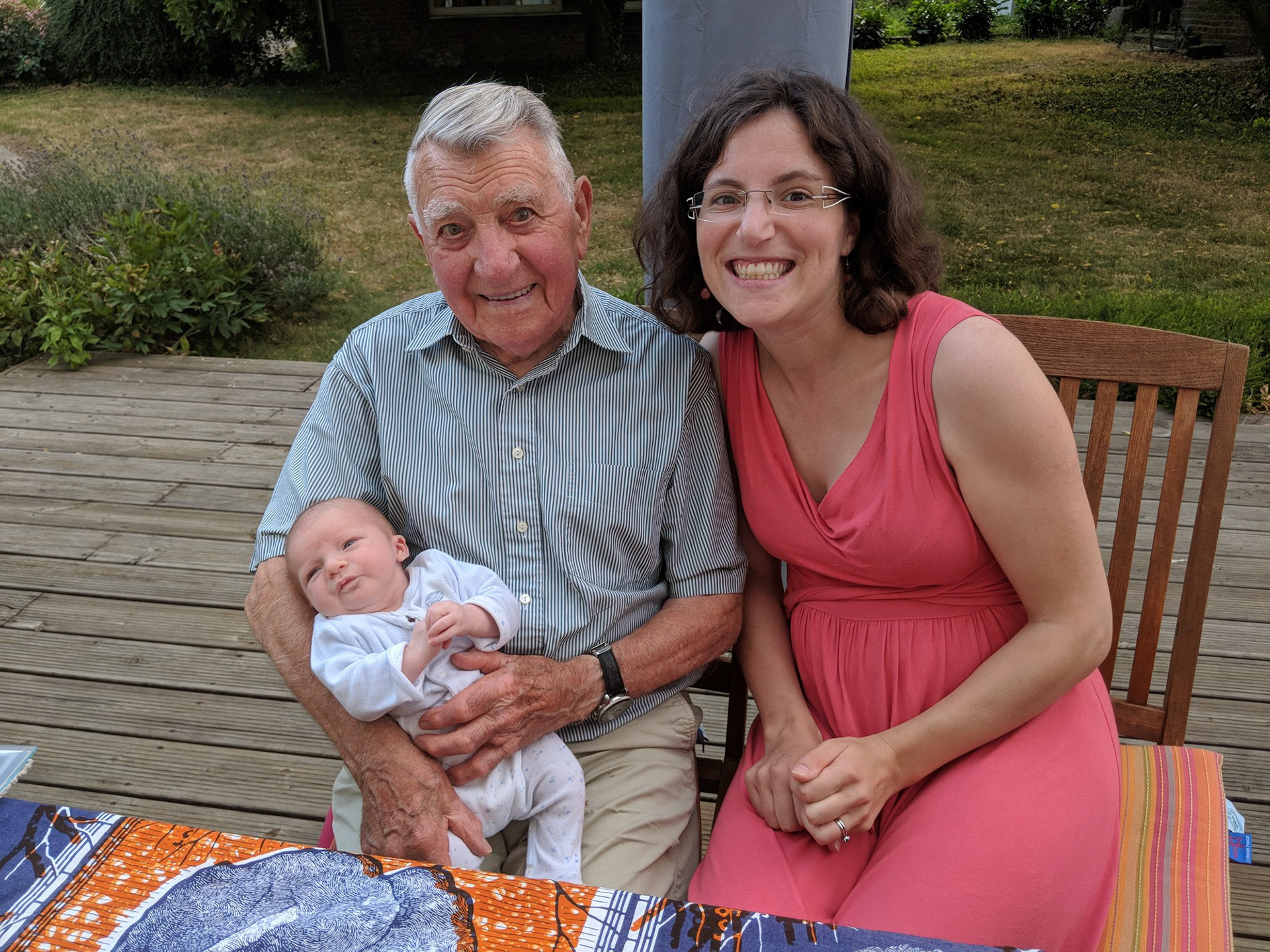 Avec Bon papa. Son 8ème arrière petit enfant