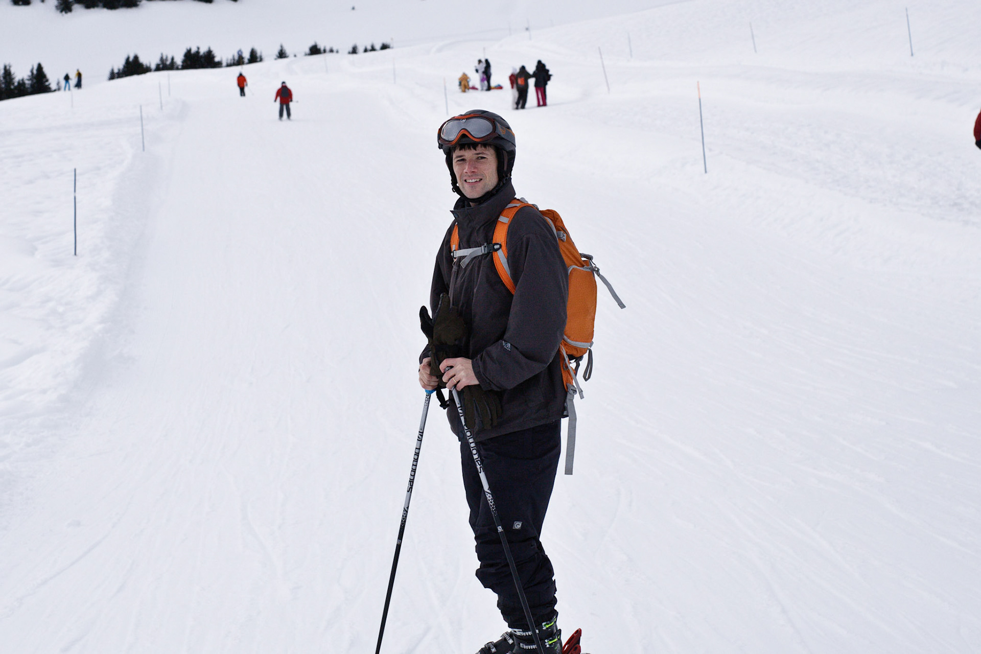 La météo annonce du mauvais temps bientôt. Donc Adrien va skier dès le lendemain. Gaby est enceinte de 4 mois donc est restée à la maison