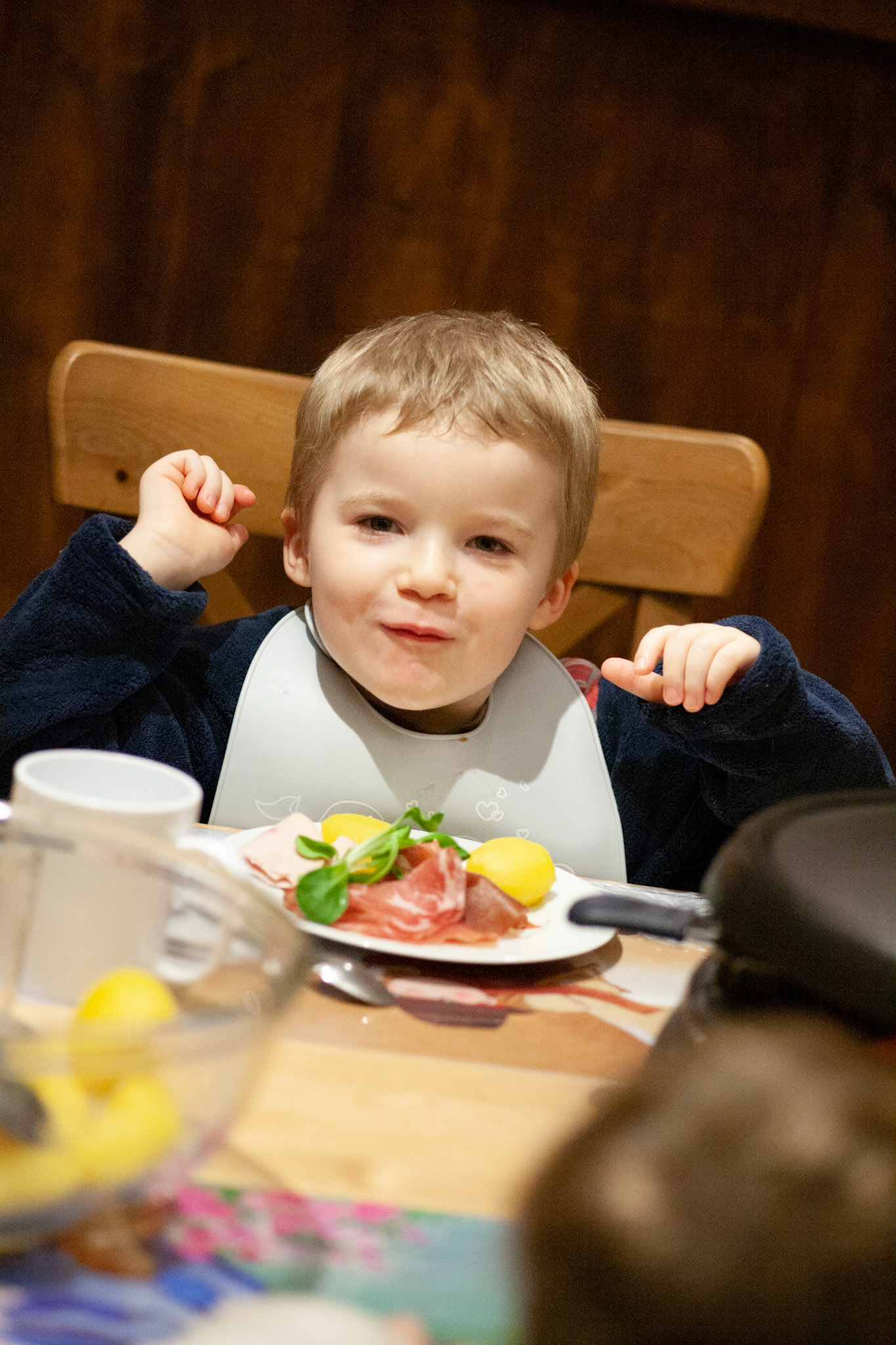 Augustin se régale d'avance pour la raclette