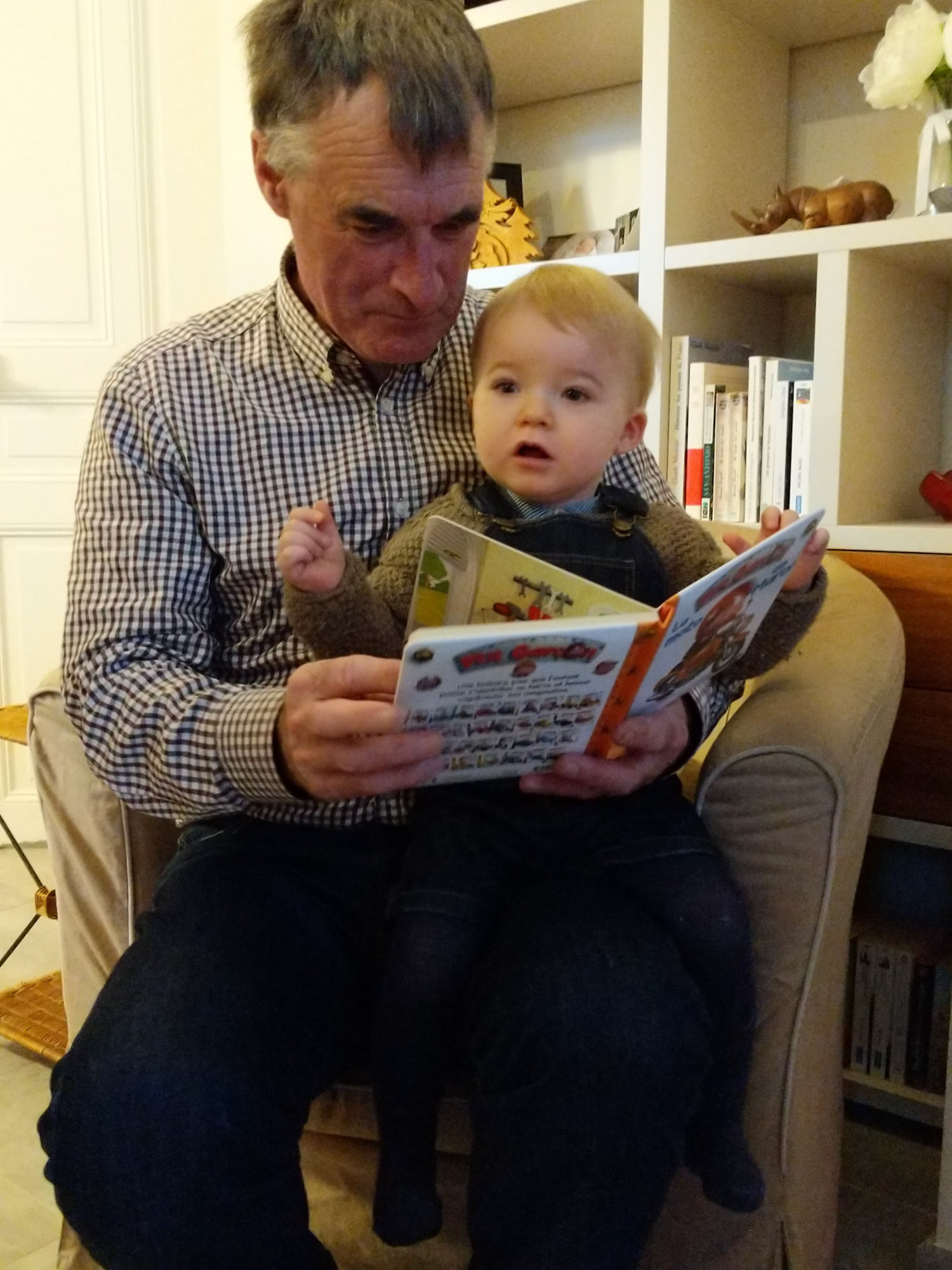 Papa lu a offert "La moto de Marco".