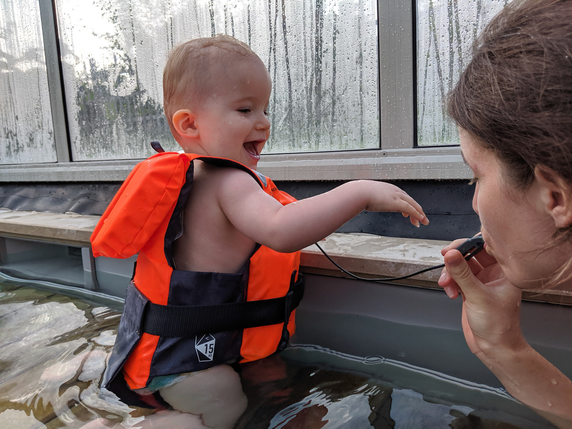 Chez Corinne, la marraine de Gaby, nous profitons de la piscine.