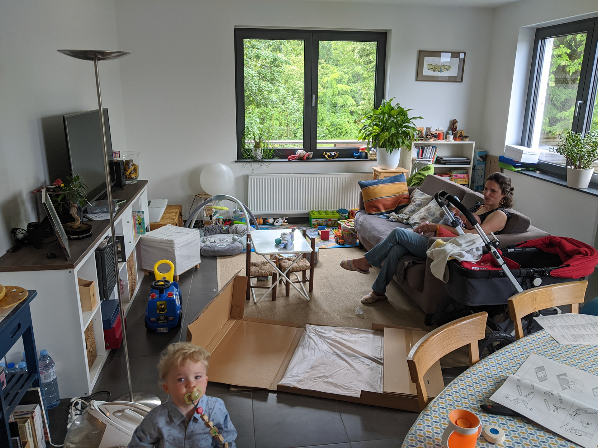 Notre salon investi par Les Bébés !