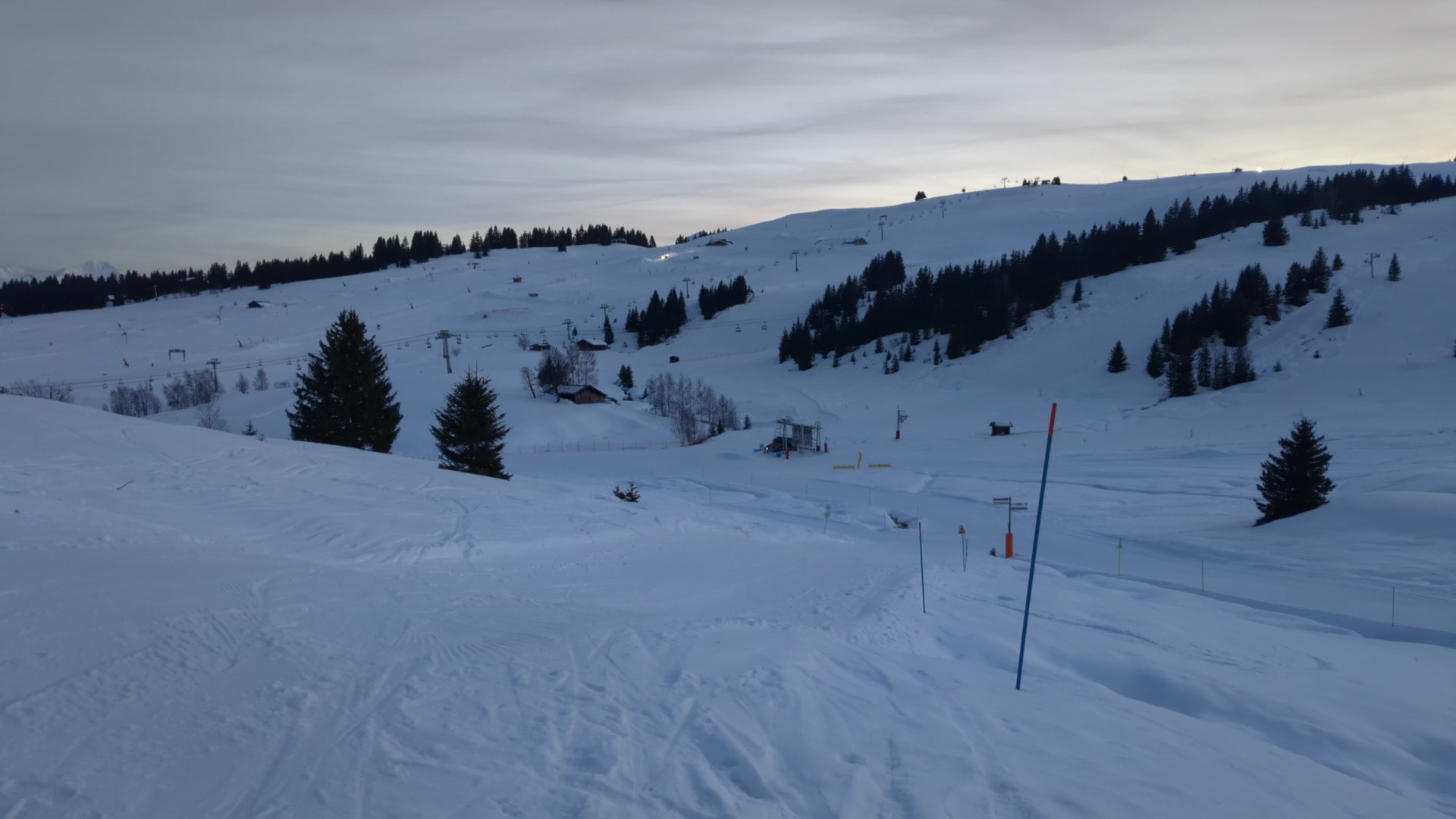 C'est le soir qui tombe sur la station