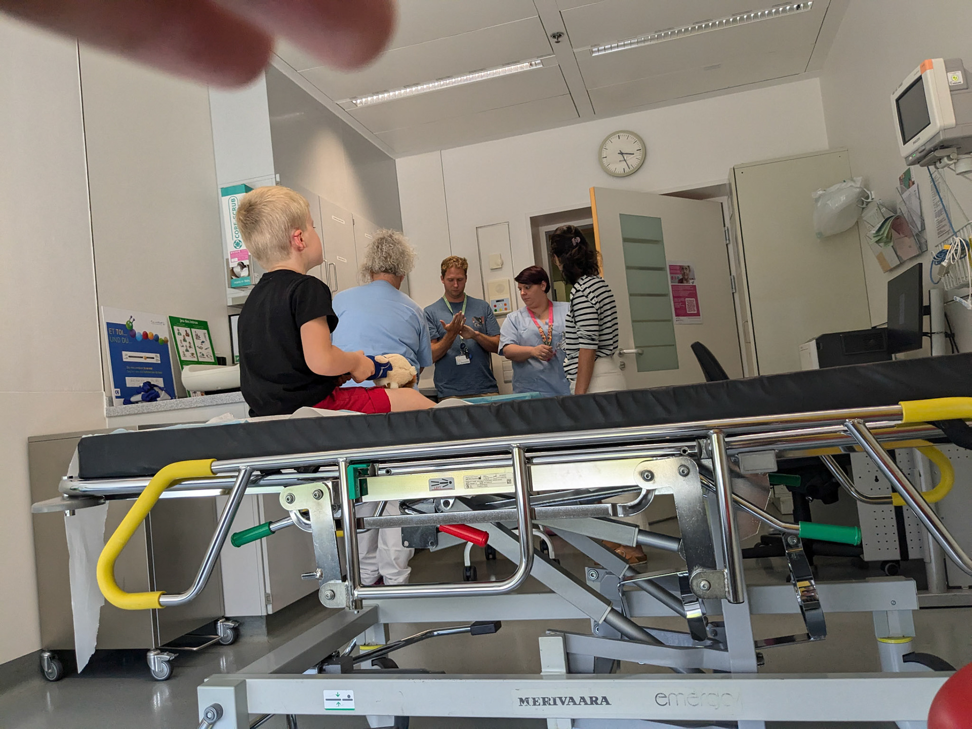 Augustin est à l'hôpital pour un gros bobo à l'oreille