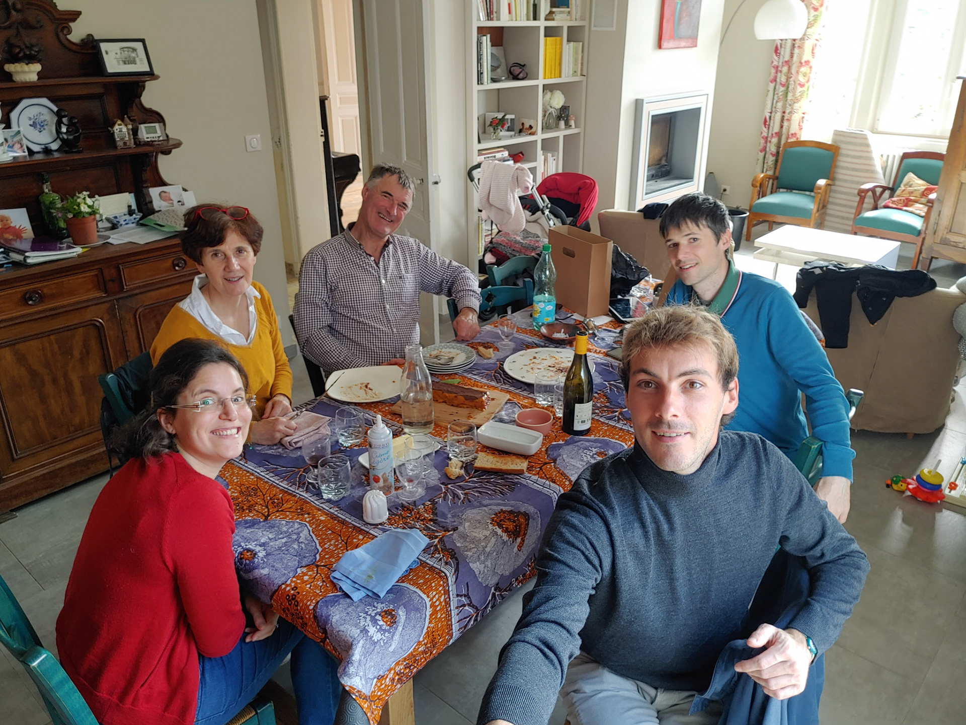 34 ans. C est avec ce comite que nous passerons le confinement covid-19