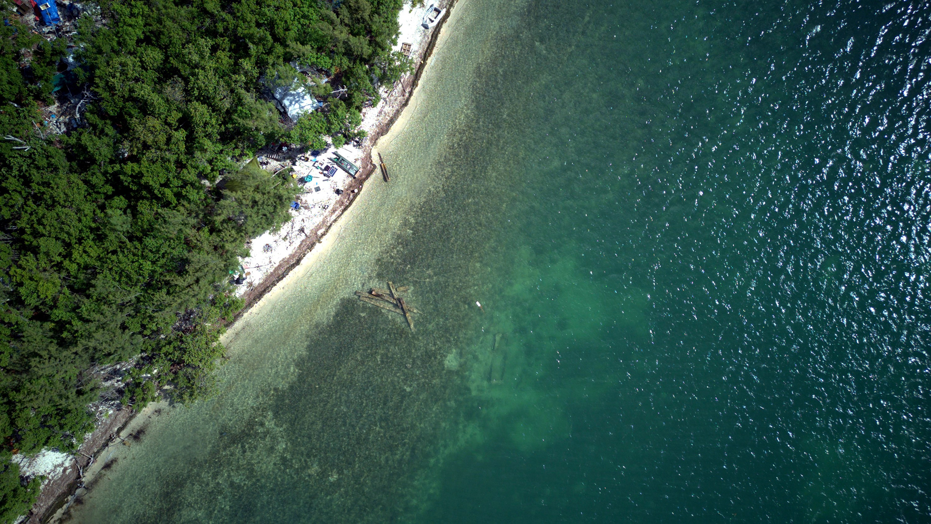 Key West 04: Aerial view of a sandy beach and shallow turquoise flats in the Florida Keys