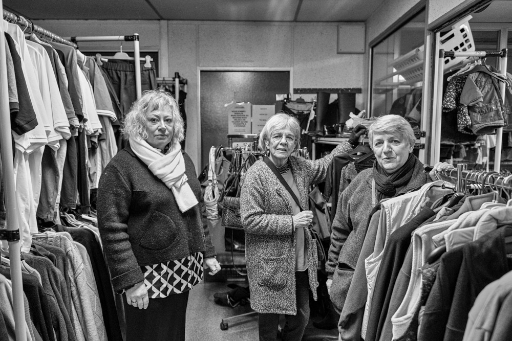 Jeannine, Brigitte et Corinne, petites mains du vestiaire.