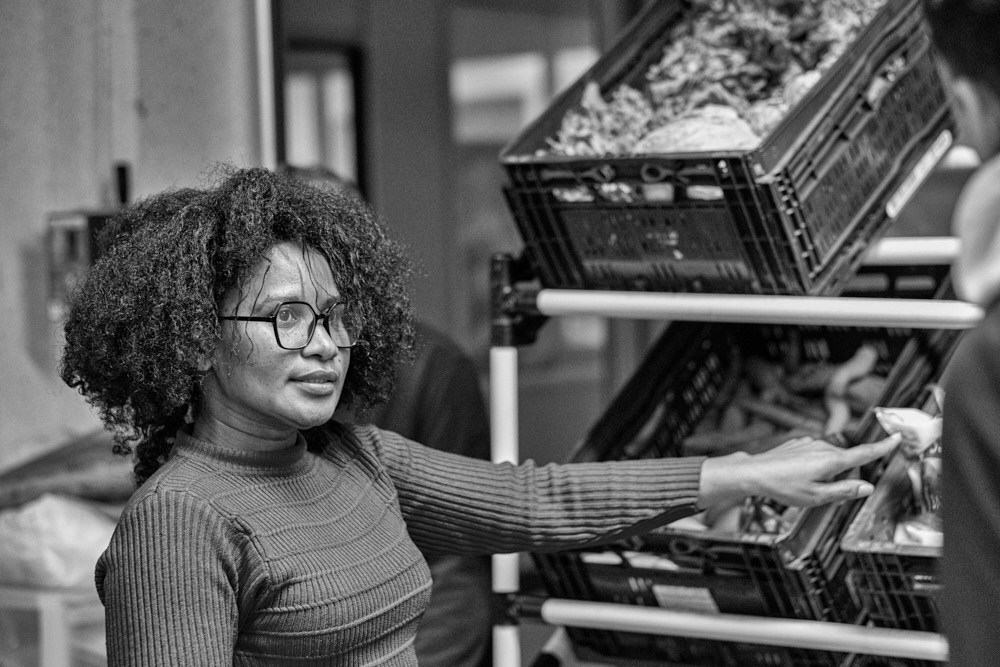 Salima à la distribution gratuite de fruits et légumes.