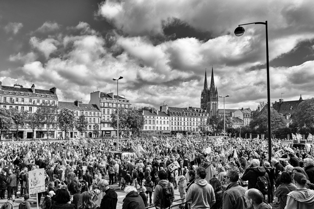1er mai. La place de la Résistance noire de monde avec une assistance comprise entre 15 000 et 20 000 personnes.