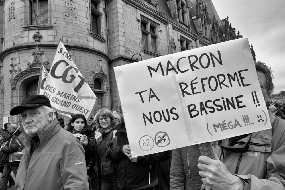 28 mars. Entre 8 000 et 10 000 personnes. Le lien est fait  entre la  réforme des retraites et la manifestation très violente contre les méga-bassines à Sainte-Soline trois jours plus tôt.
