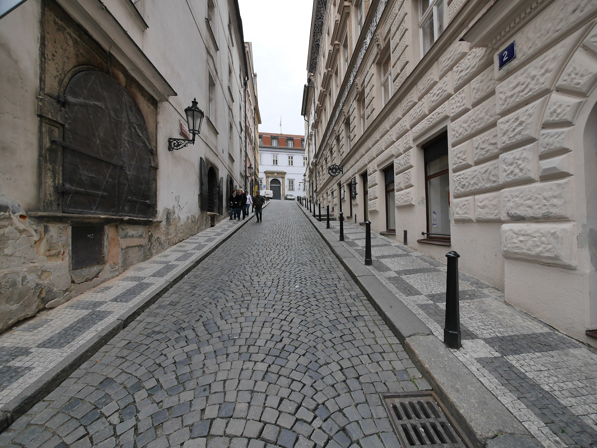 Narrow cobble stone streets -- don't bring heels!