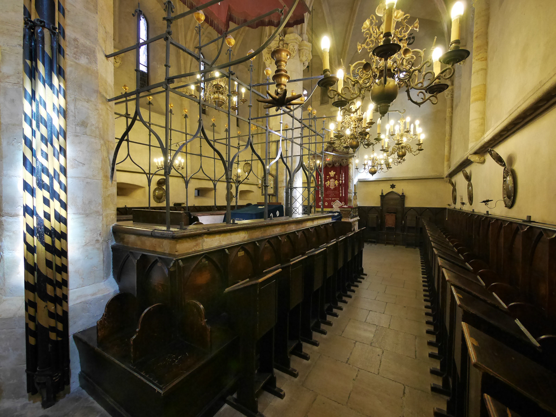 Sanctuary in the Old New Synagogue