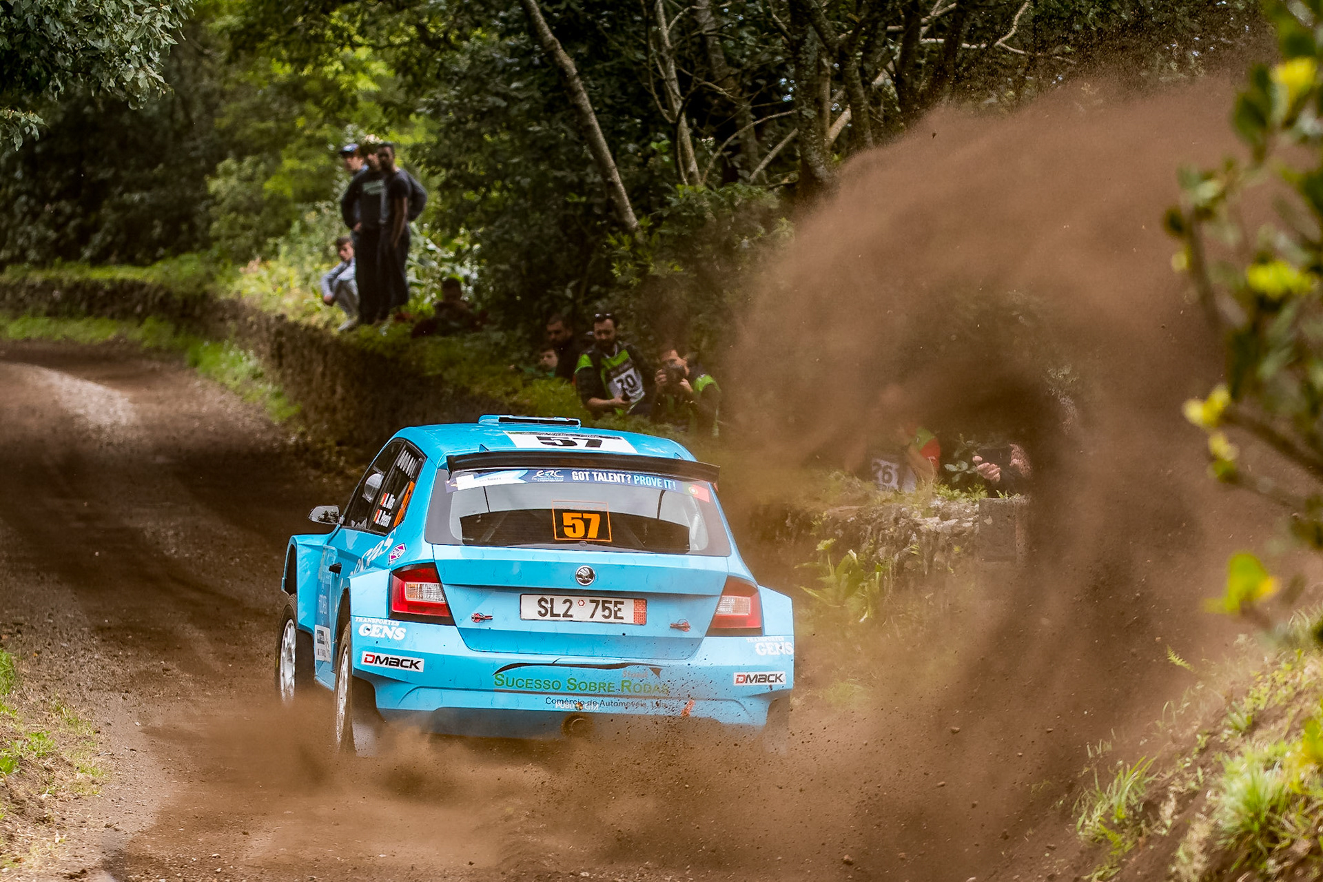 📷 André Frias (c) 😍 azoresrallye.contraTempo.com 🇵🇹 #FIAERC #Azoresrallye #Visitazores #GotTalentProveIt #Percy #ForTheBraves ✈️ https://www.azoresairlines.pt
