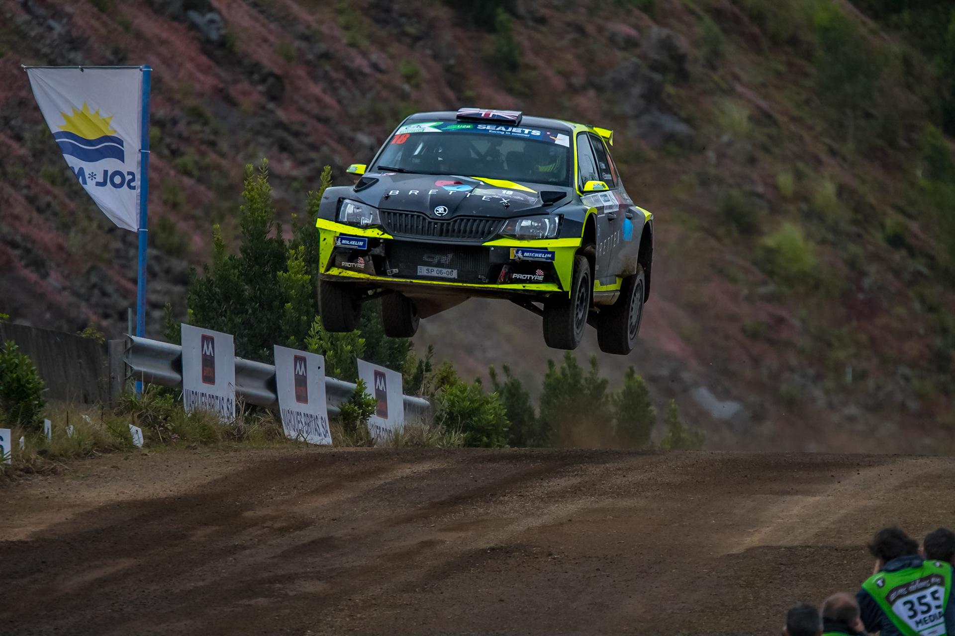 📷 André Frias (c) 😍 azoresrallye.contraTempo.com 🇵🇹 #FIAERC #Azoresrallye #Visitazores #GotTalentProveIt #Percy #ForTheBraves ✈️ https://www.azoresairlines.pt